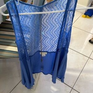 Lace flow cover w decorative chain